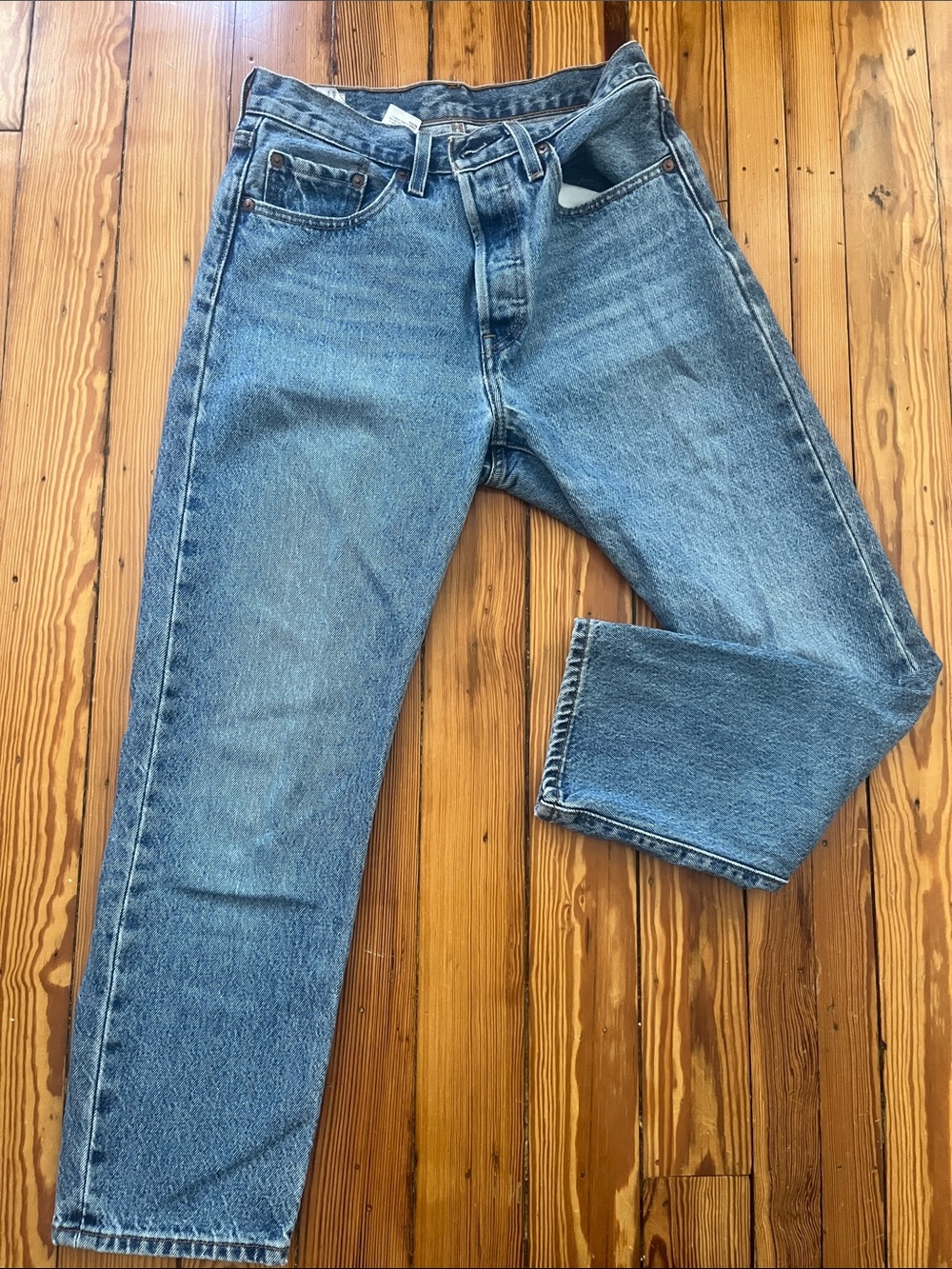 Levi's Women's Ankle Crop Jeans in Faded Blue
